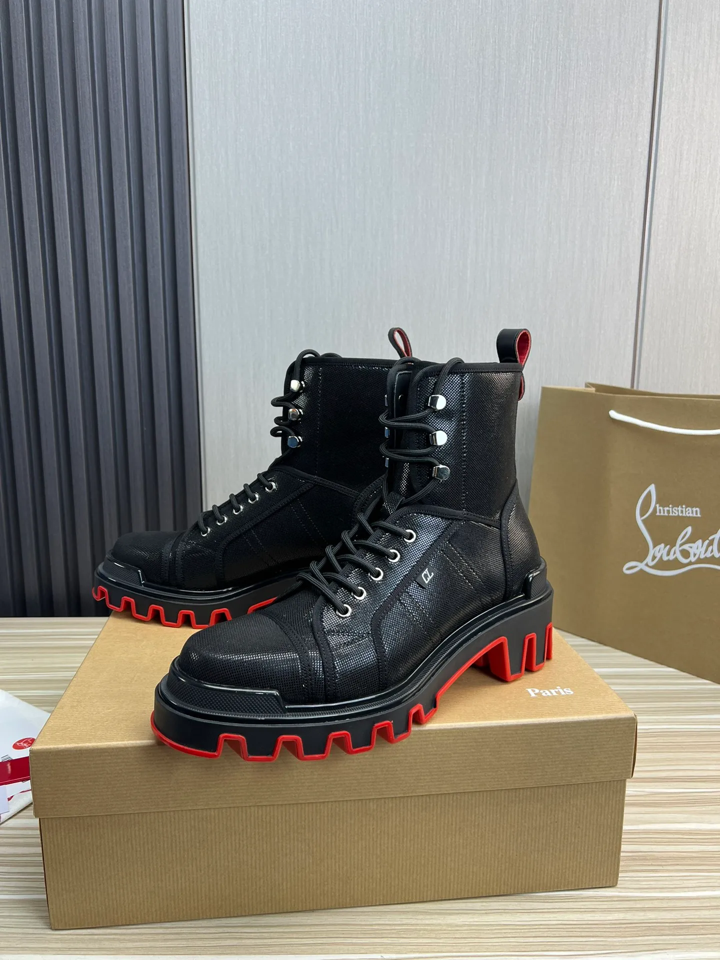 Men's shoes 💰820💰 CL popular red-soled boots 🆑1:1 original mold opening. Official website updated simultaneously ~ Christian* Louboutin, imported cowhide leather upper + water-dyed cowhide lining, original thick red sole, wear-resistant and non-slip ⬆️ Full set of counter packaging 🎁38-45 (38.45 custom-made, non-refundable)